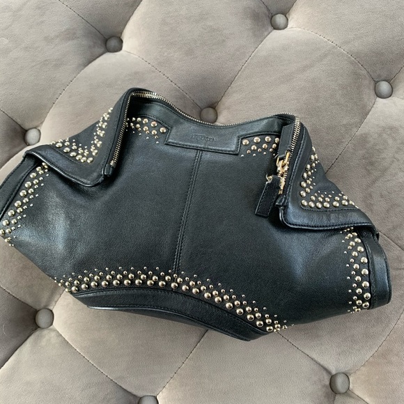 Alexander McQueen Handbags - ALEXANDER MCQUEEN BLACK FAITHFUL DE MANTA CLUTCH